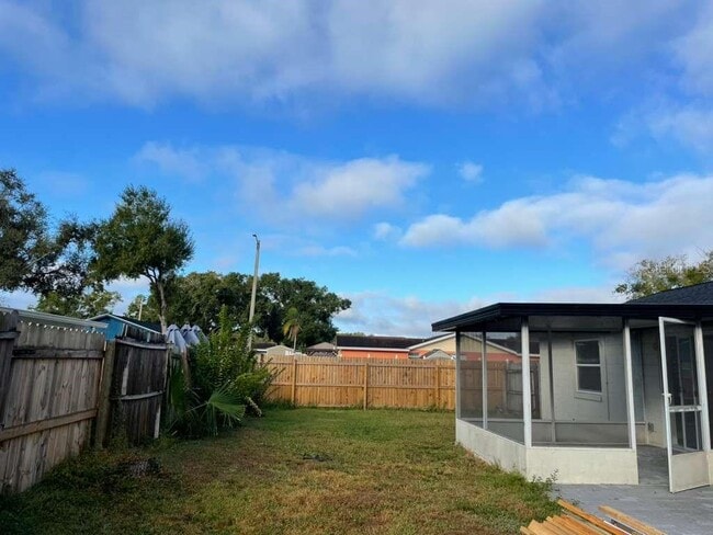 Building Photo - 10106 Royal Acres Ct