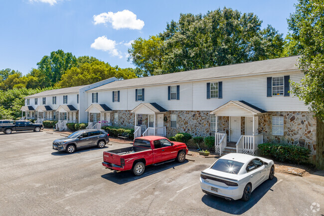 Building Photo - Twin Oaks