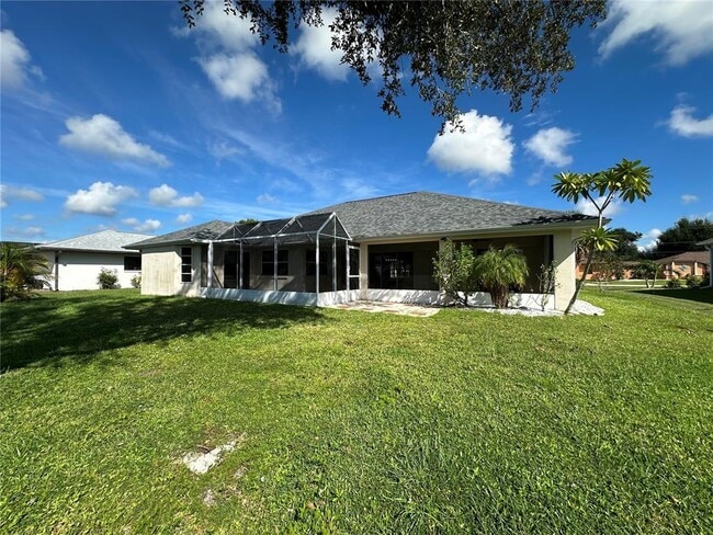 Building Photo - 73 Santarem Cir
