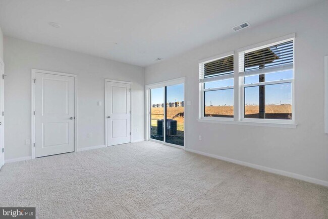 Building Photo - 331 Ensemble Wy