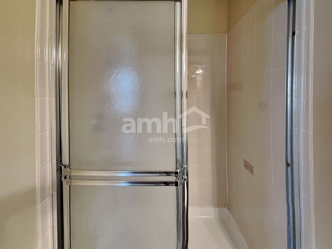 Building Photo - 5505 Dietrich Ave