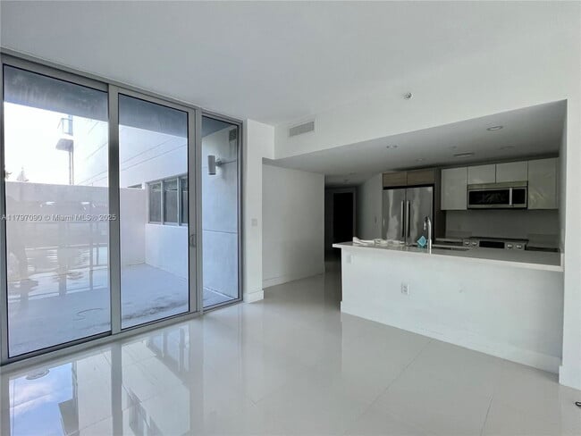 Building Photo - 9940 W Bay Harbor Dr