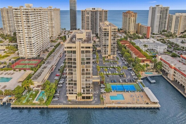 Building Photo - 2017 S Ocean Dr