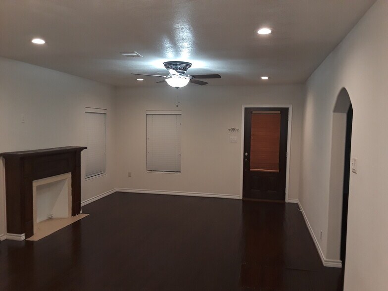 Building Photo - 7832 Elvera St