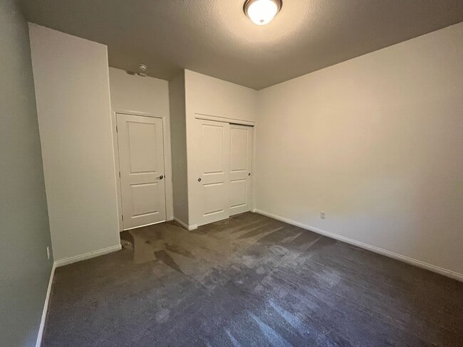 Building Photo - Lovely Single Story Home with Pool near Al...