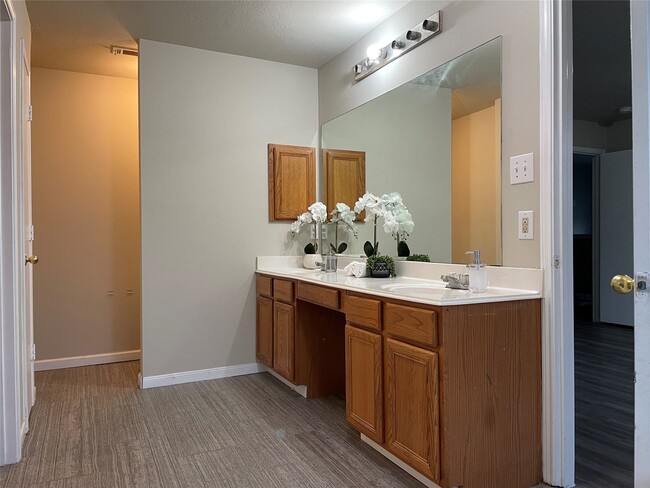 Building Photo - 6614 Amberfield Ln