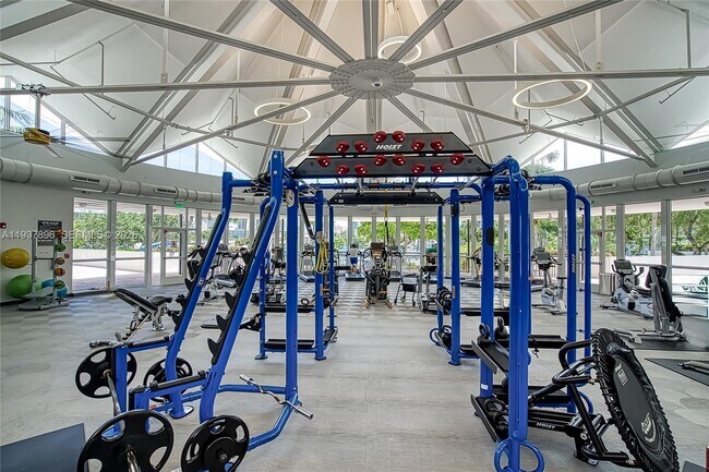 Building Photo - 2500 Parkview Dr