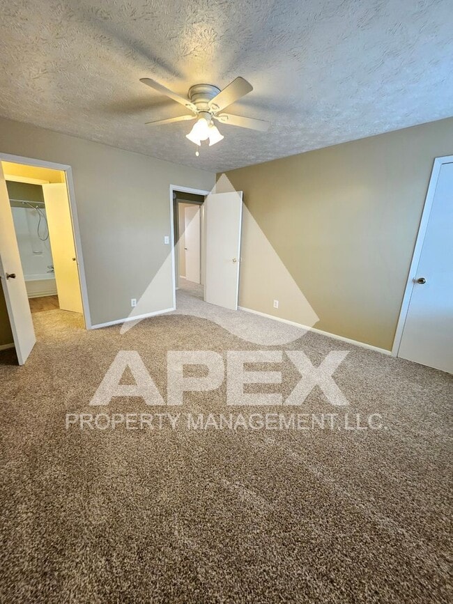 Building Photo - MOVE-IN SPECIAL, $1 RENT!! - Nice 2 Bd | 1.5 Ba Townhouse in West Knox off Cedarbluff!