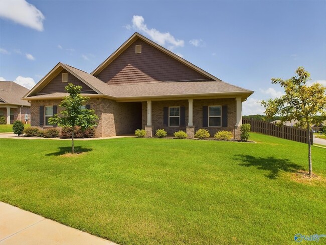 Building Photo - 219 Maureen Dr SW