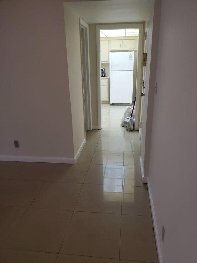 Building Photo - 4222 Inverrary Blvd