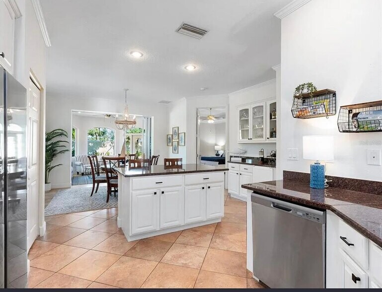 Building Photo - 1164 Beachcomber Ct