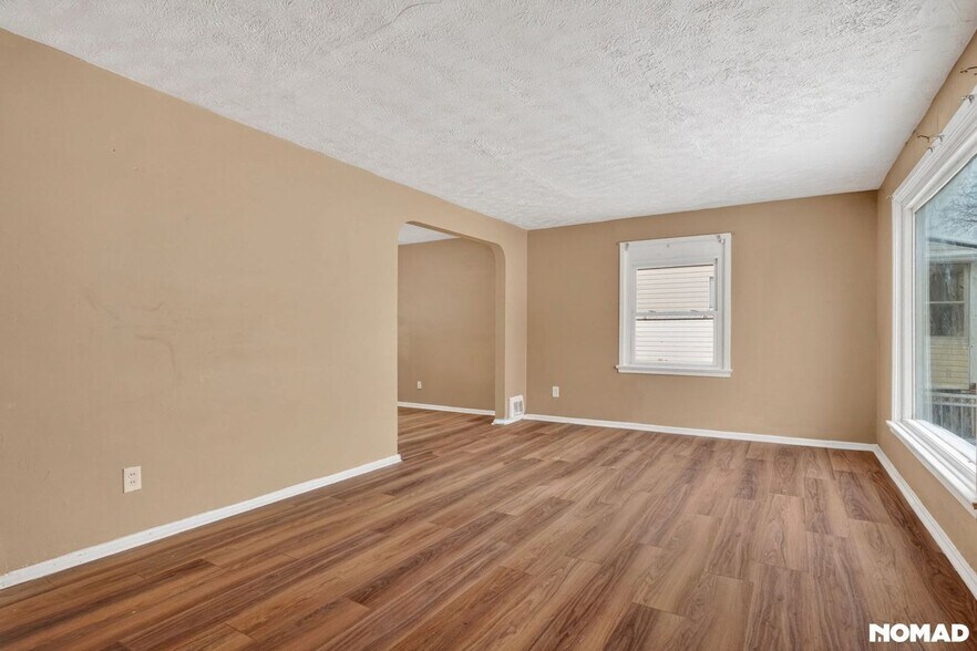 Building Photo - 3894 E 144th St