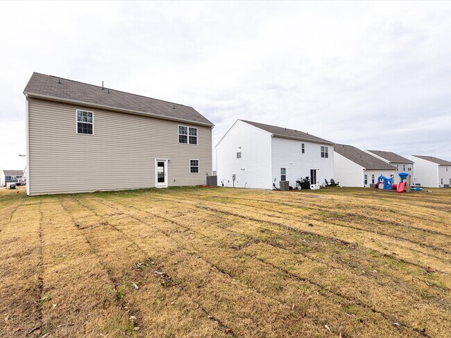 Building Photo - 1048 Old Trade St