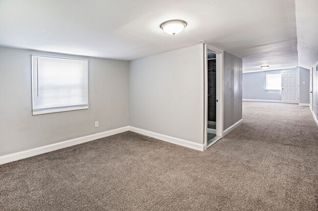 Building Photo - Gwinhurst - Fully updated 4 bedroom, 2 bat...