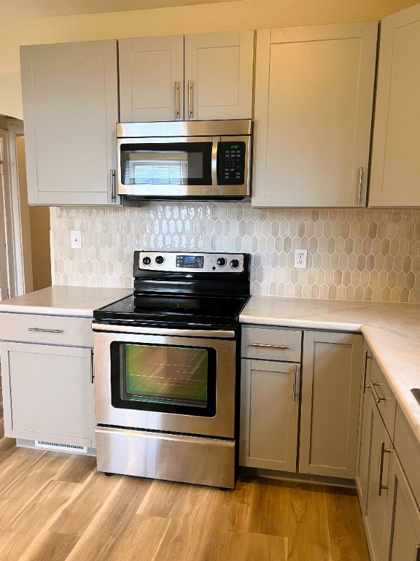 Building Photo - 607 N Oxford St