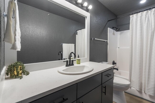 Building Photo - 34 Golfshores Dr