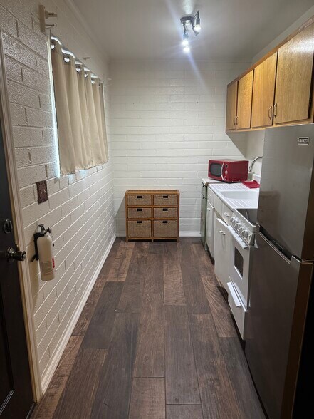 Building Photo - 453 W Hackney Hill Rd