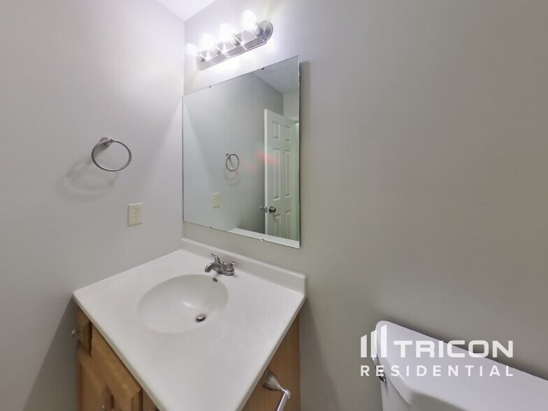 Building Photo - 6407 Perry Pines Ct