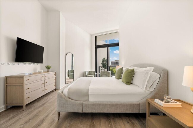 Building Photo - 501 NE 31st St