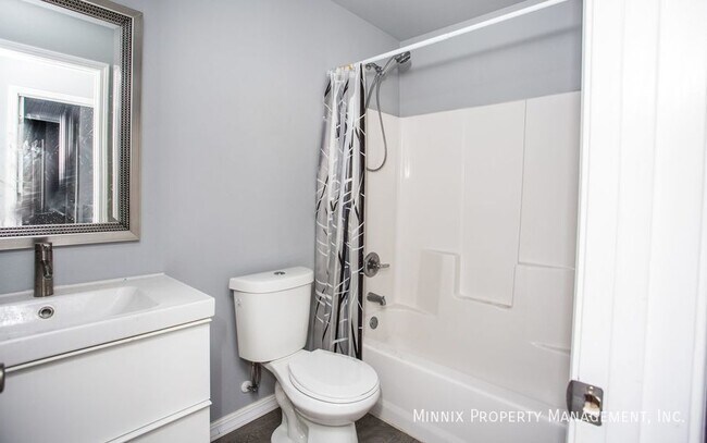 Building Photo - 1304 N Colton Ave