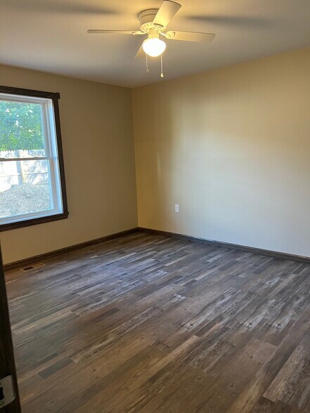 Master bedroom - 96 Hanshew Ln