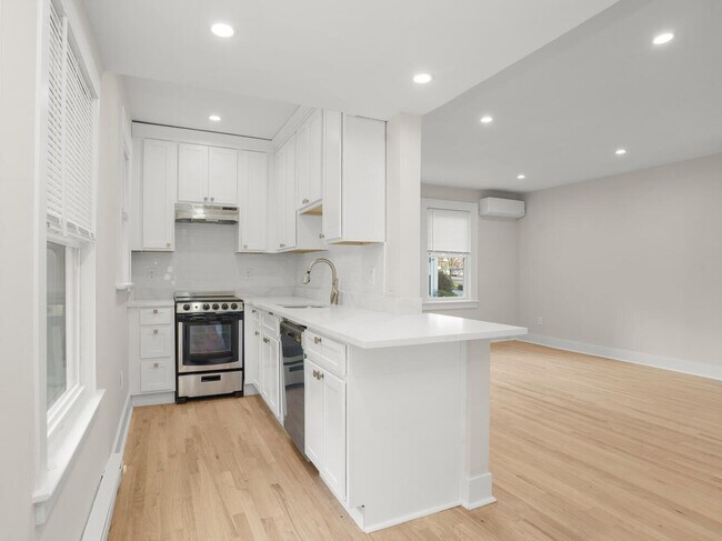 Building Photo - 21 Holcomb Ave