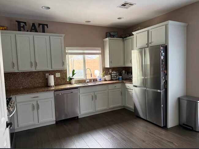 Building Photo - 50040 Paseo Corona