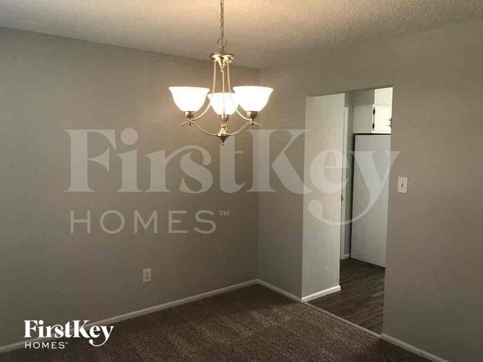 Building Photo - 609 River Moss Dr