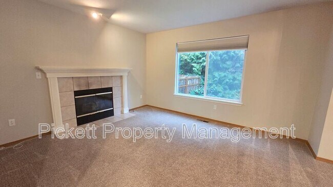 Building Photo - 1010 NW Poppy Ct