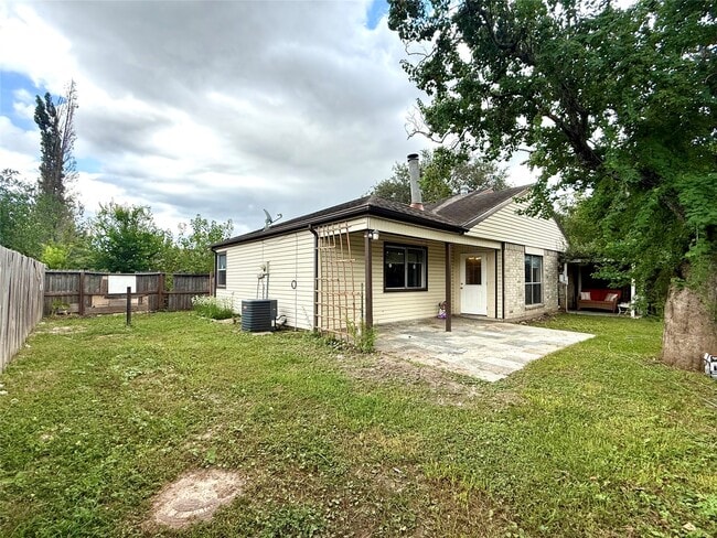 Building Photo - 13222 Pebblewalk Cir N