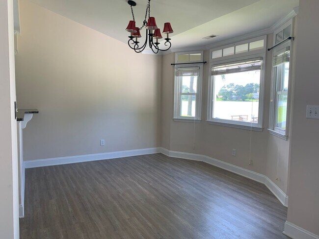 Building Photo - Beautiful Home on Lake Clermont