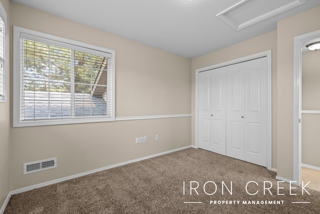 Building Photo - Quiet Abode in Prime Location with Easy Ac...