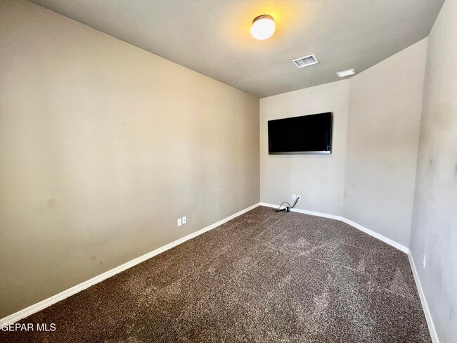 Building Photo - 3133 Clearbrook