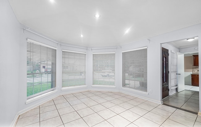 Building Photo - 3823 Suttonford Dr
