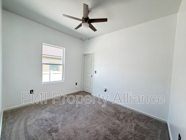 Building Photo - 2021 Hemingway Cir