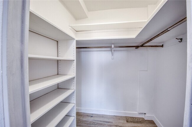 Building Photo - 320 Fort Duquesne Blvd