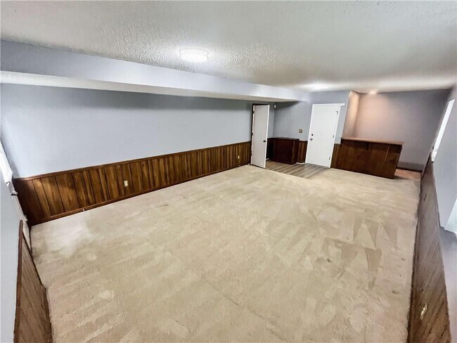 Building Photo - 2010 Shadow Bluff Ct NE