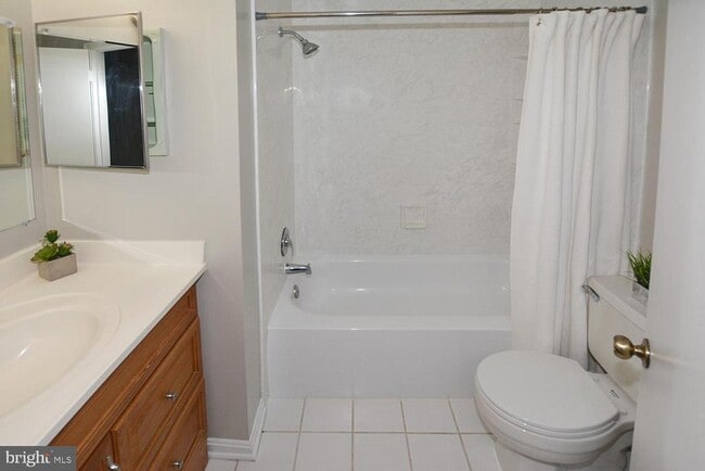 Building Photo - 8323 Stationhouse Ct