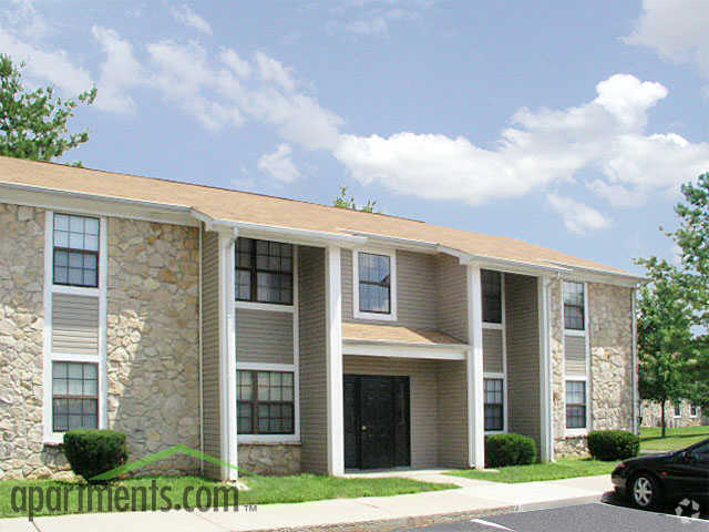 Entrance - The Court at Sandstone Apartments