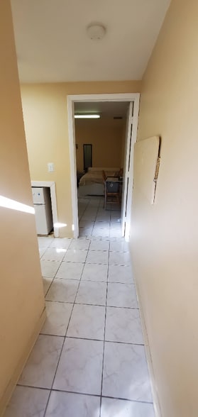 Building Photo - 6744 SW 64th Pl