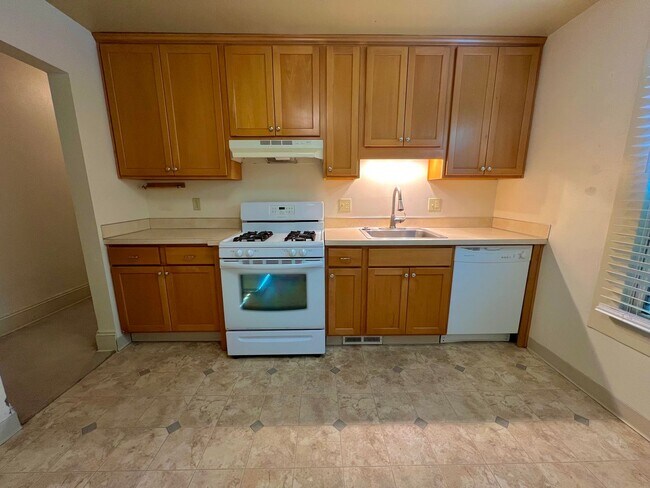 Building Photo - Stunning Vintage 2 Bed 1 Bath in NW 23rd!