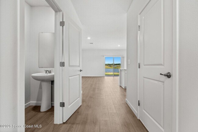 Building Photo - 9732 Venetian Sq