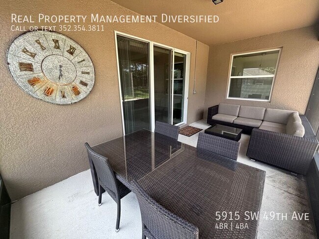 Building Photo - 5915 SW 49th Ave