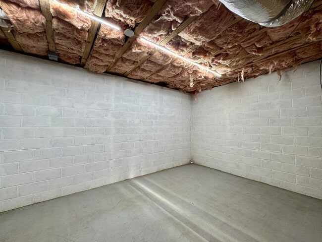 Building Photo - 144 Gigi Ln