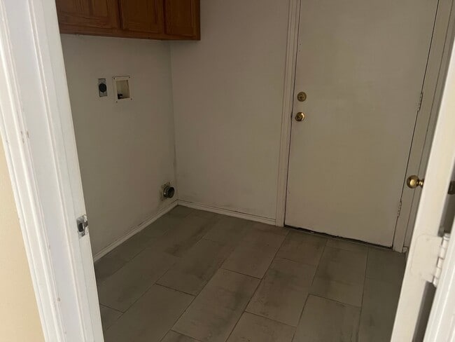 Building Photo - 5618 Village Arbour Dr