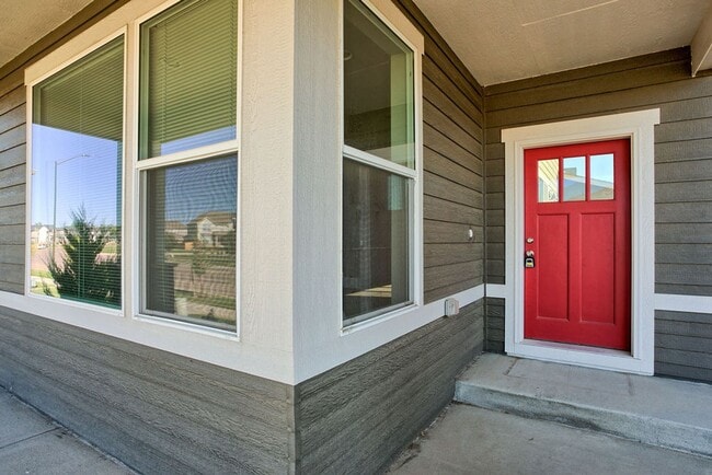 Building Photo - Beautiful 3 Bedroom Townhome in Mosaic