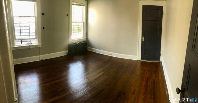 Building Photo - 52 Catherine St