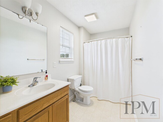 Building Photo - Available Now!- 3 Bedroom Home in Eastern ...