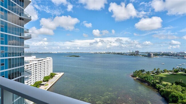 Building Photo - 2020 N Bayshore Dr