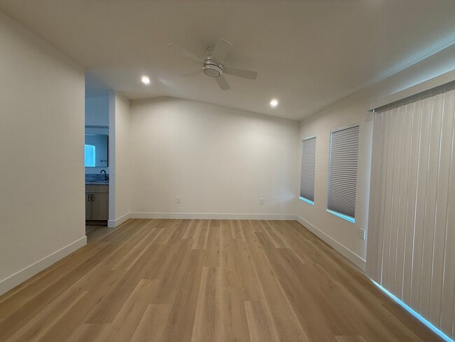 Building Photo - Gorgeous 3 bedrooms, 2.5 baths home